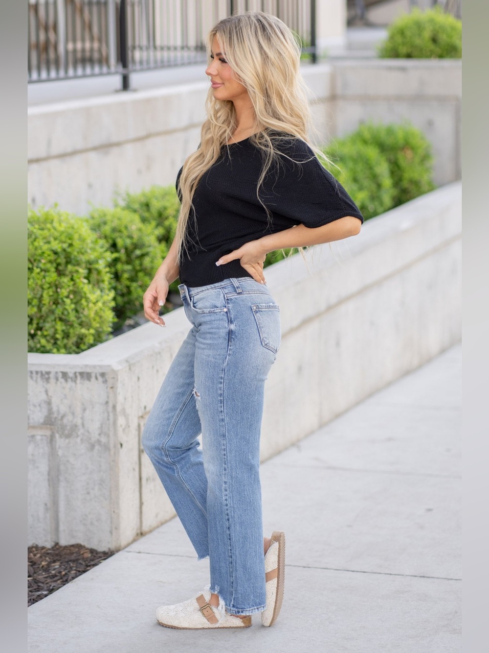 KanCan “Thalia” Mid Rise Distressed Straight Leg Jeans Size 5 - Picture 2 of 16